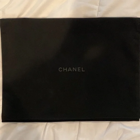 CHANEL Black Quilted Cosmetic Bag - Picture 5 of 16